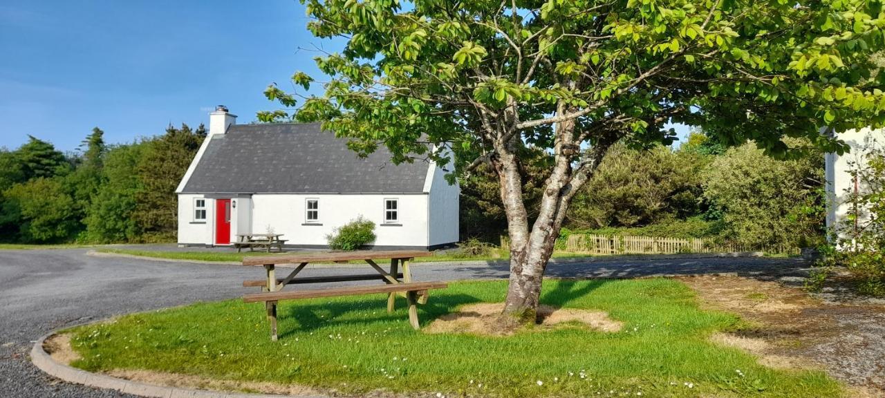 Louisburgh Cottages Bagian luar foto