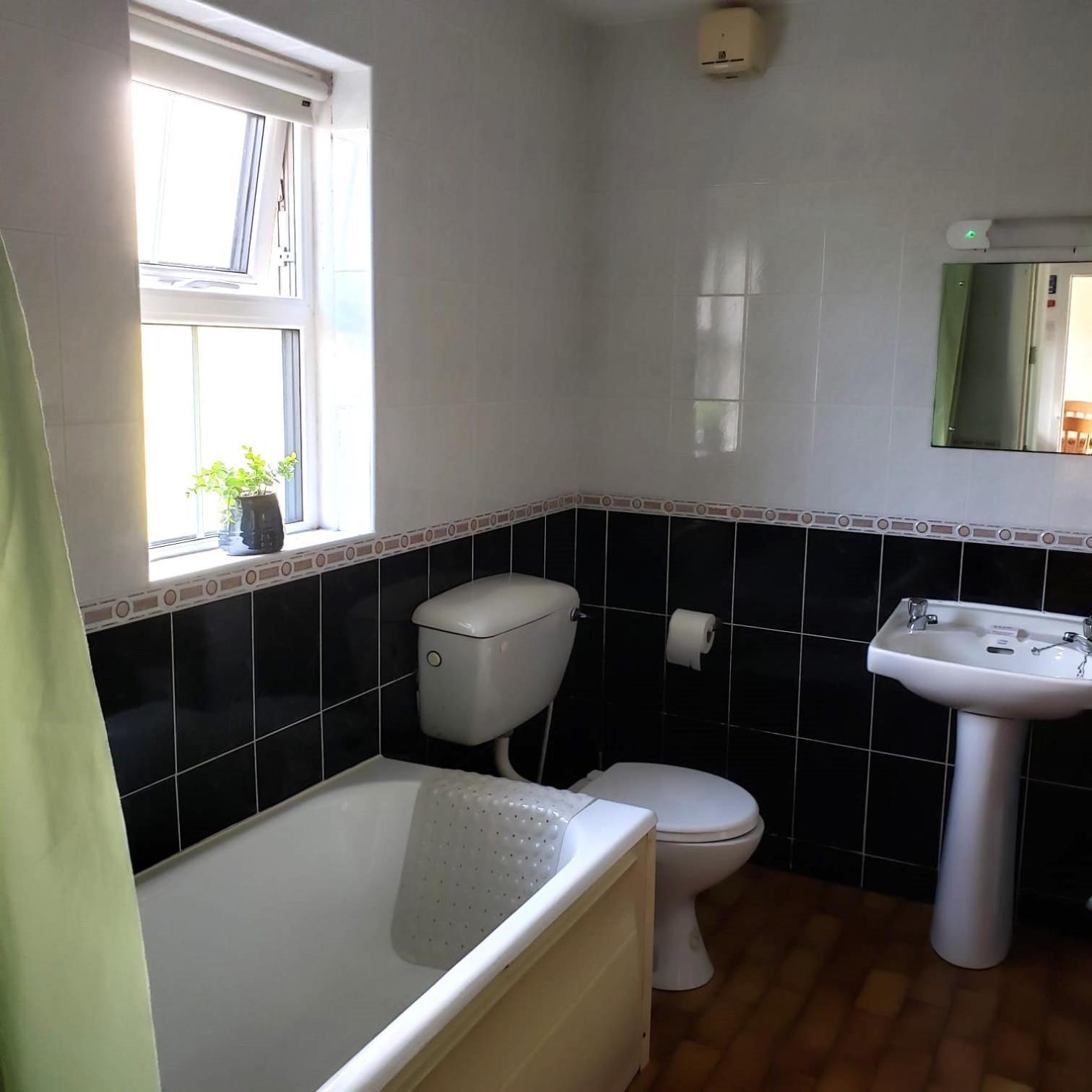 Louisburgh Cottages Bagian luar foto