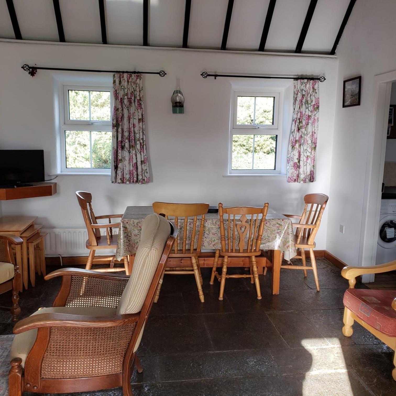 Louisburgh Cottages Bagian luar foto